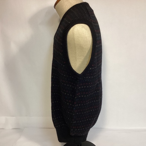 Vintage Worsted Wool Mens Sweater Vest size large made by Carriage Trade Macau - Picture 5 of 8